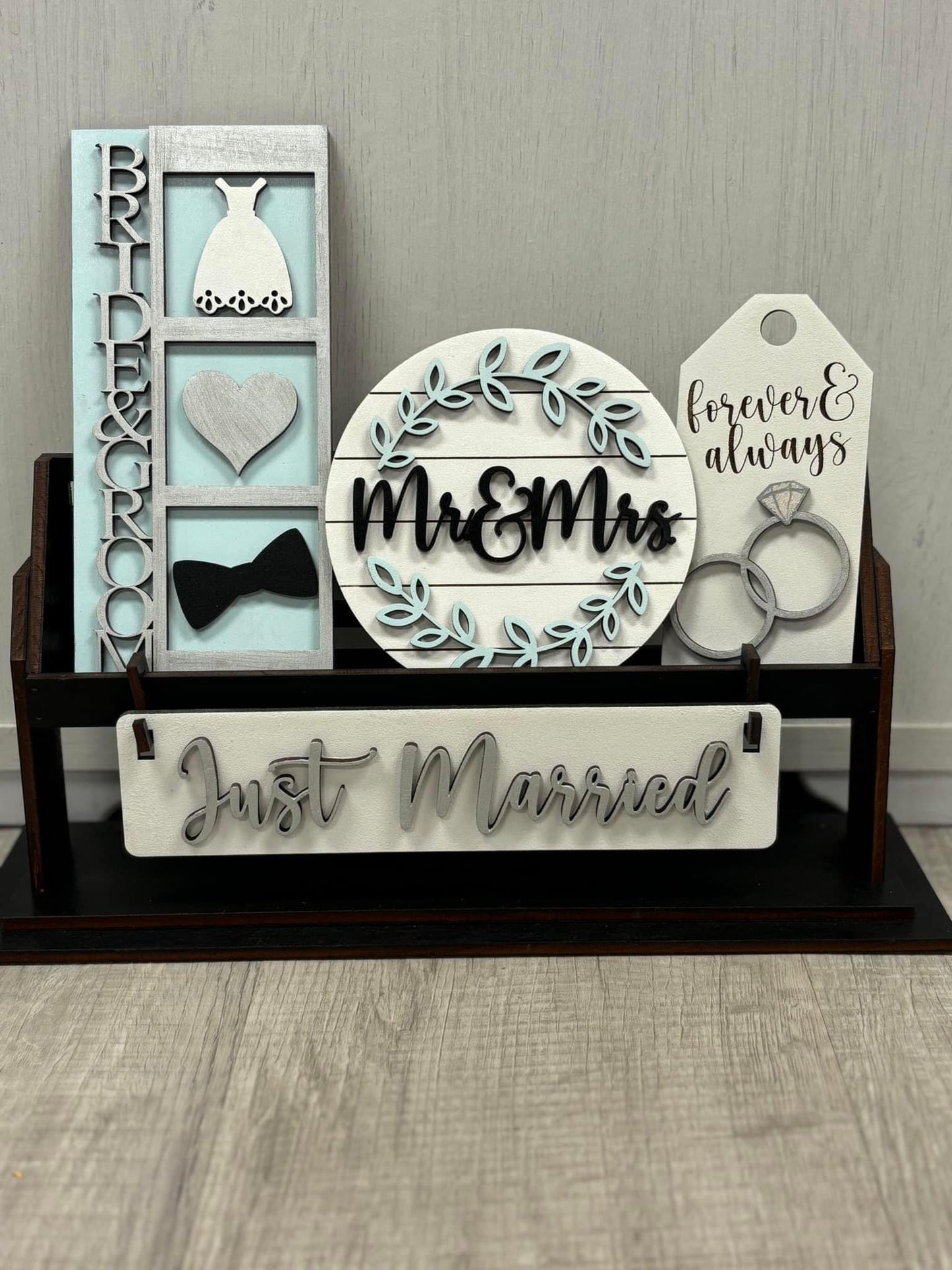 Mr. & Mrs. - Wedding, anniversary interchangeable set for wagon and shelf