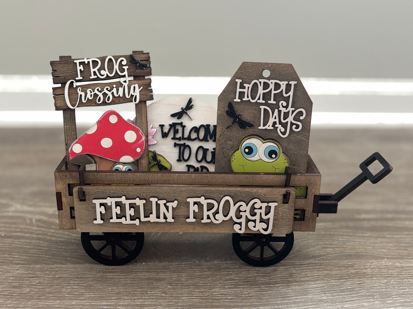 Feelin’ froggy wagon/shelf set