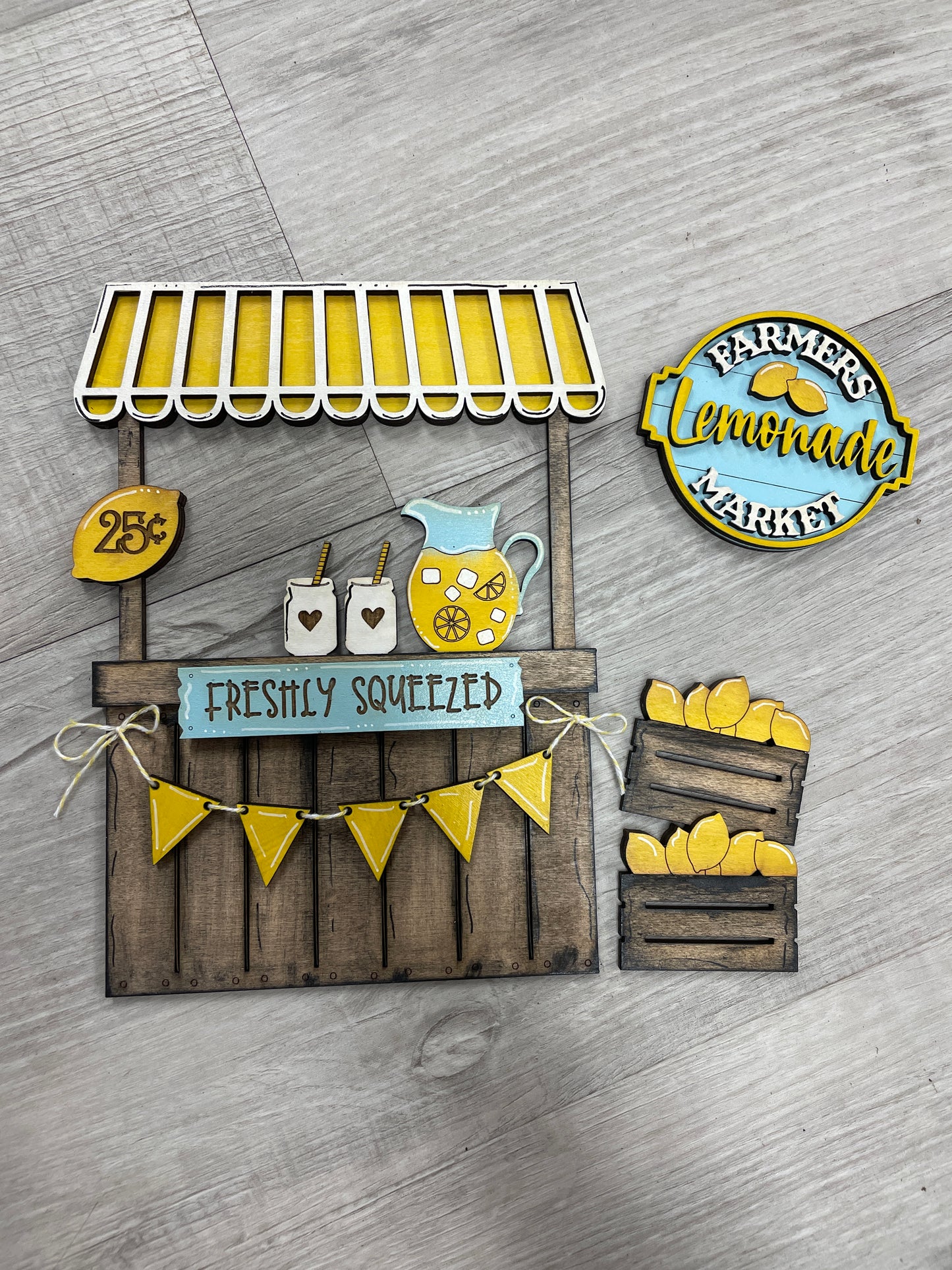 Interchangeable lemonade stand fence set