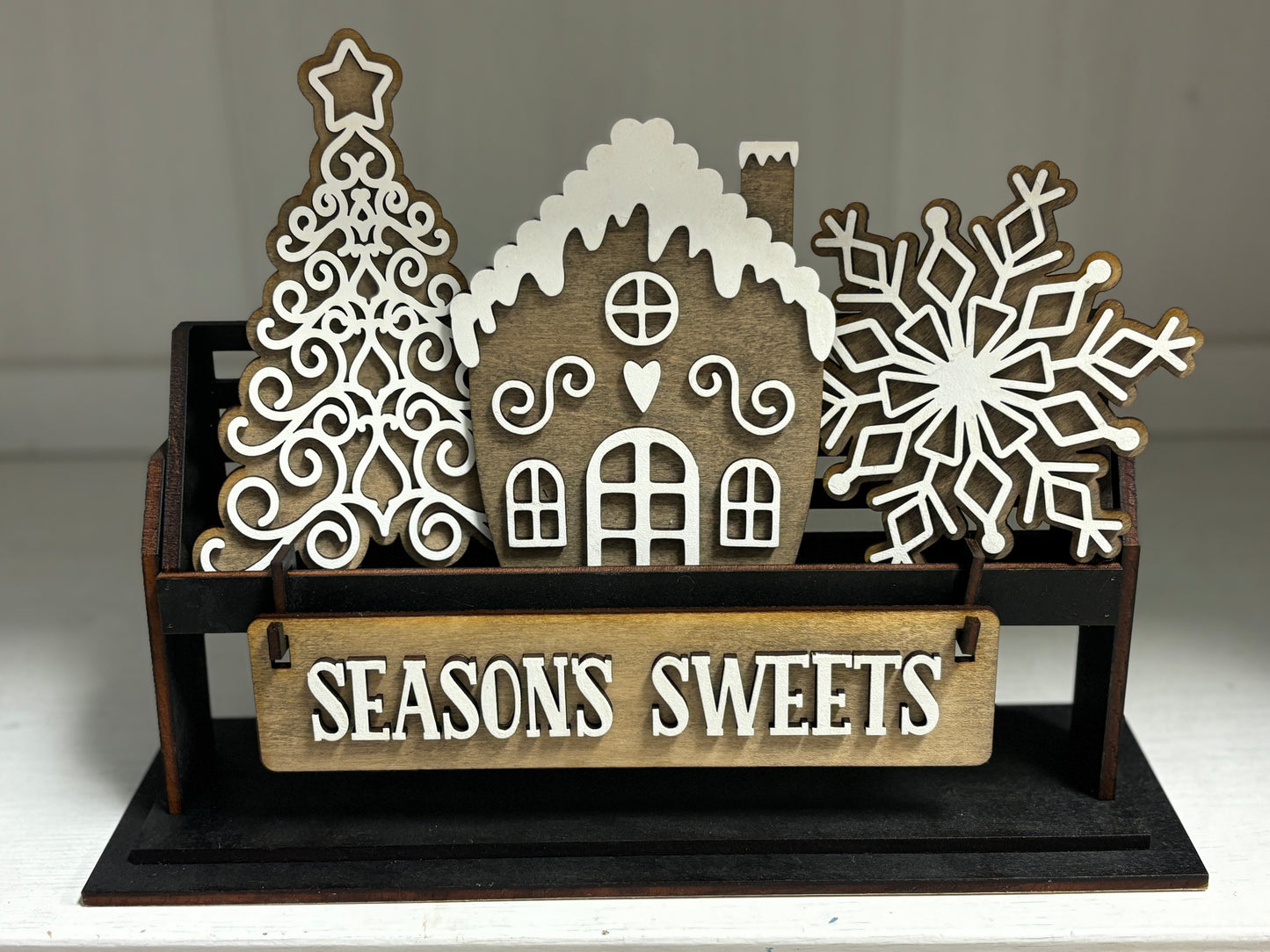 Season’s sweets wagon/shelf set