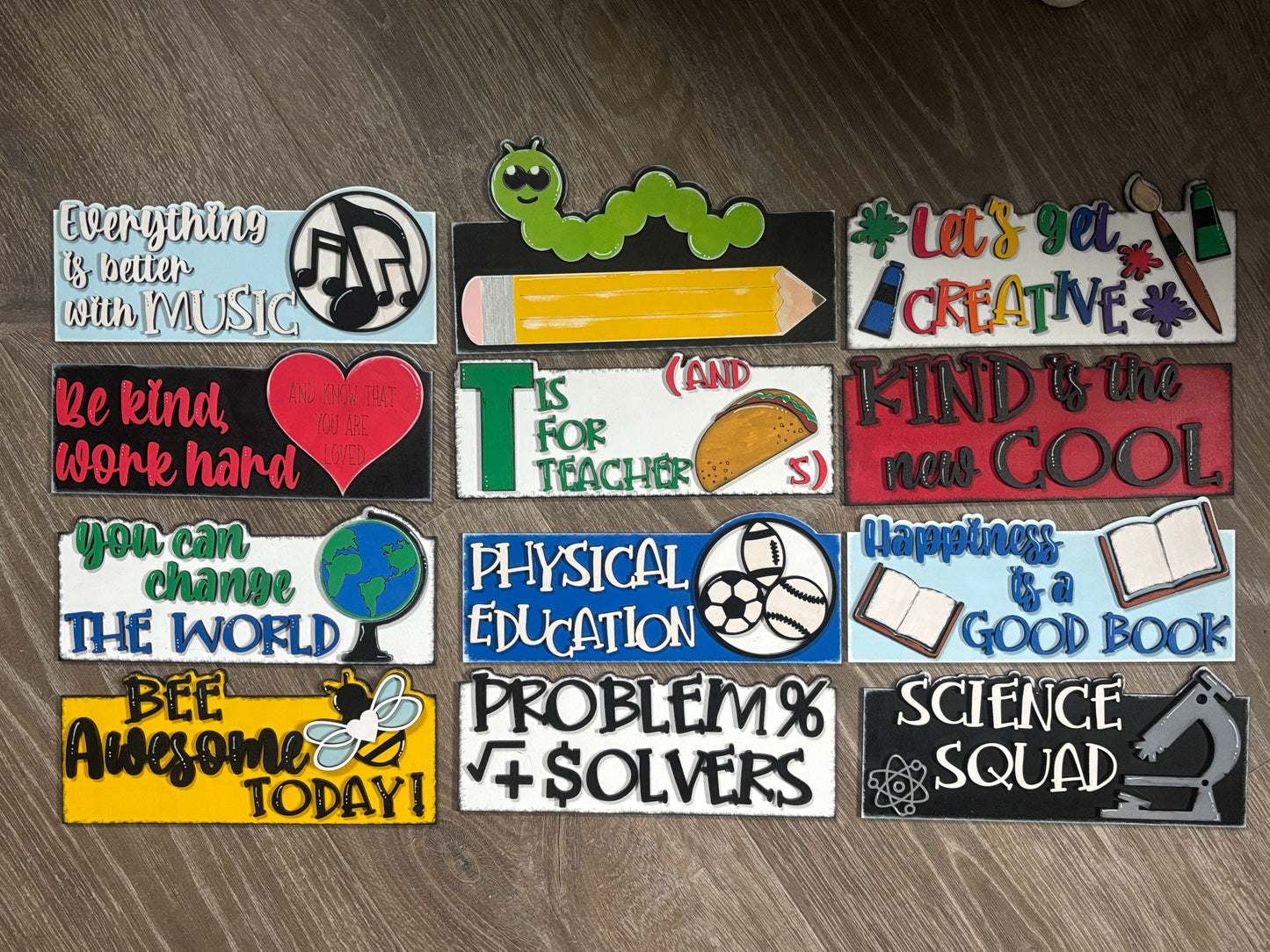 Interchangeable banner sign inserts