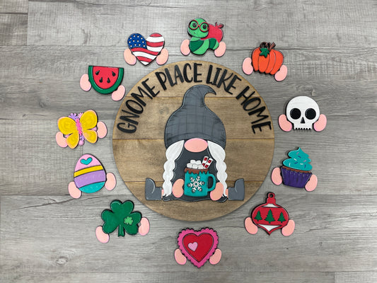 Interchangeable gnome door hanger