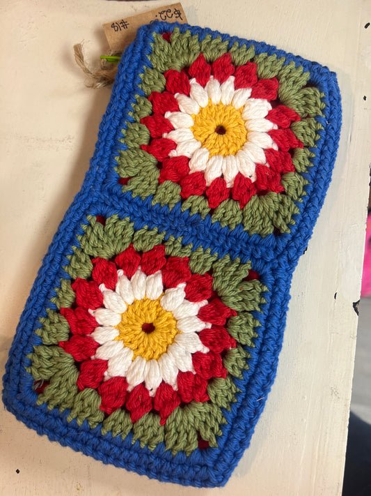 Granny square pouch