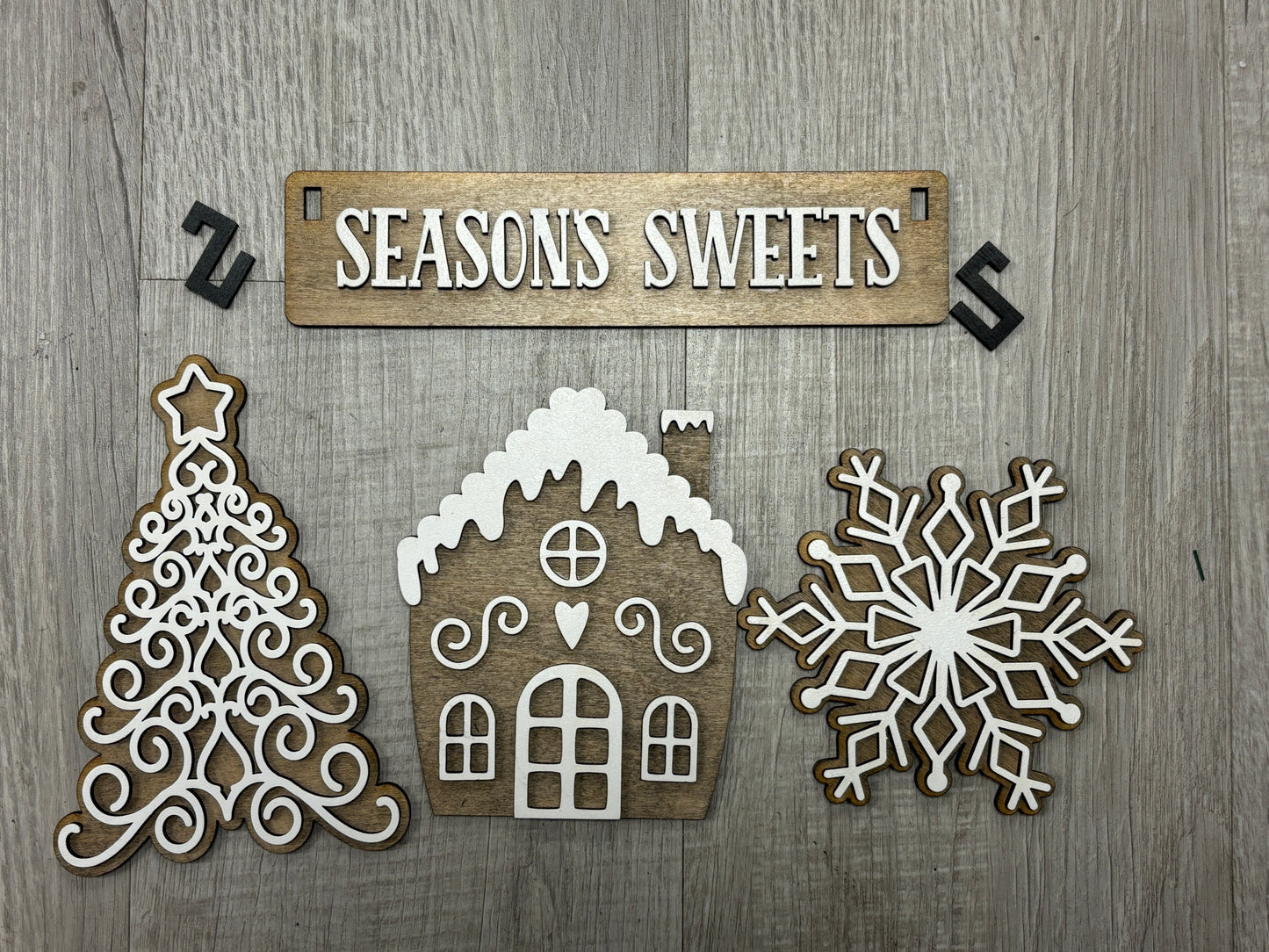 Season’s sweets wagon/shelf set