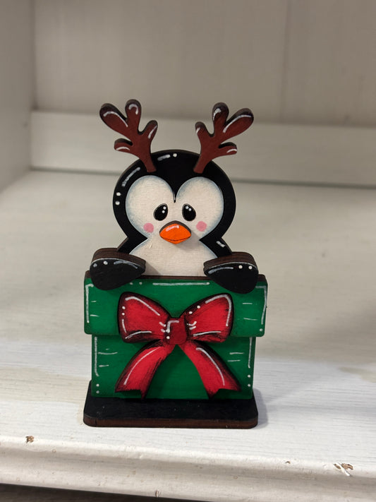 Standing Christmas penguins