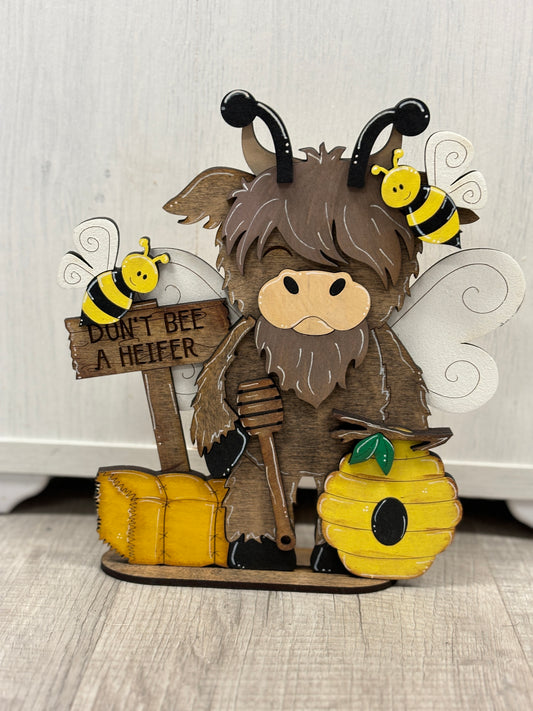 Mini standing highland cow- bee