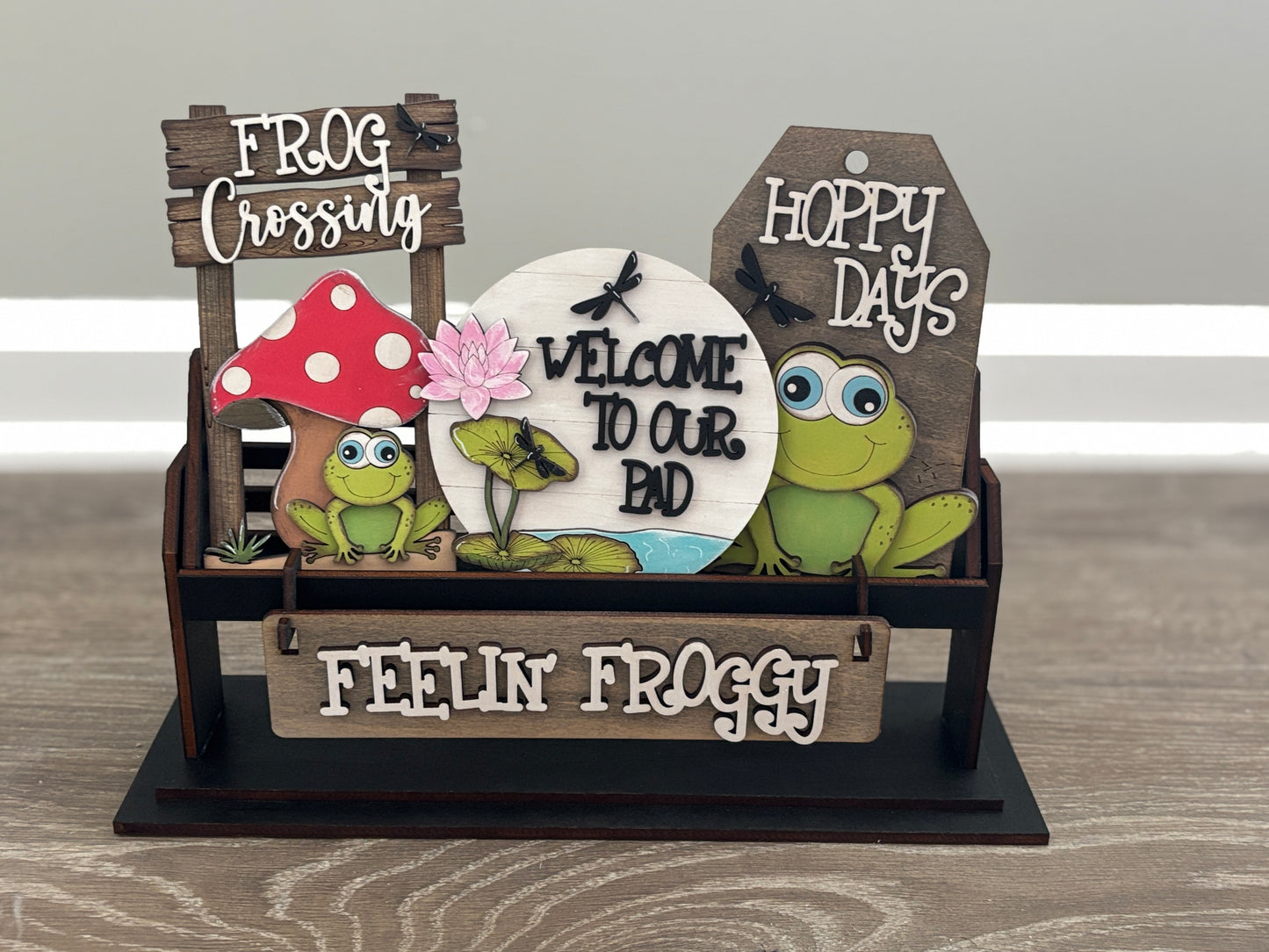 Feelin’ froggy wagon/shelf set