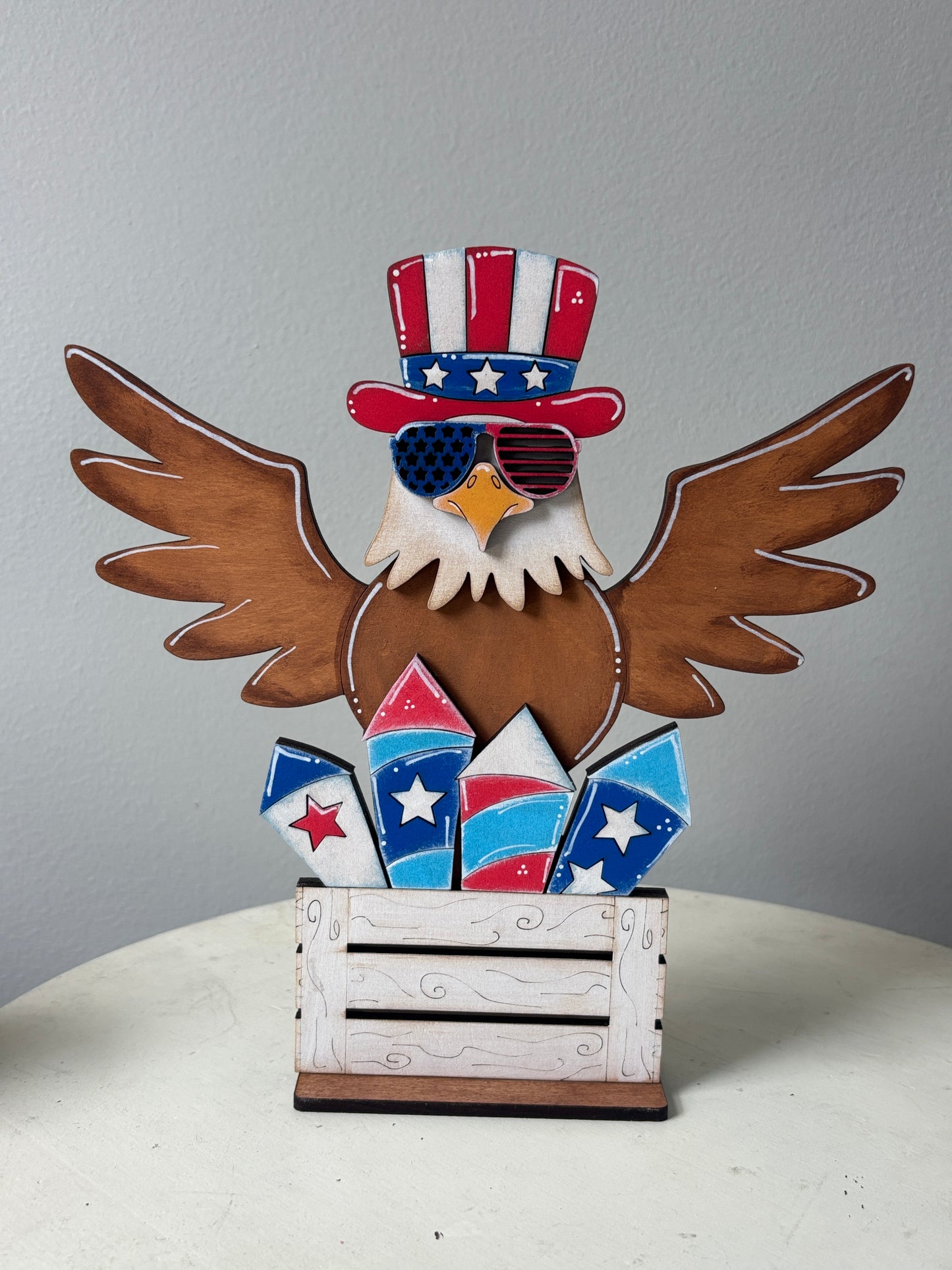Mini standing patriotic eagles