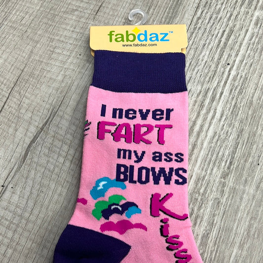 I never fart my ass blows kisses