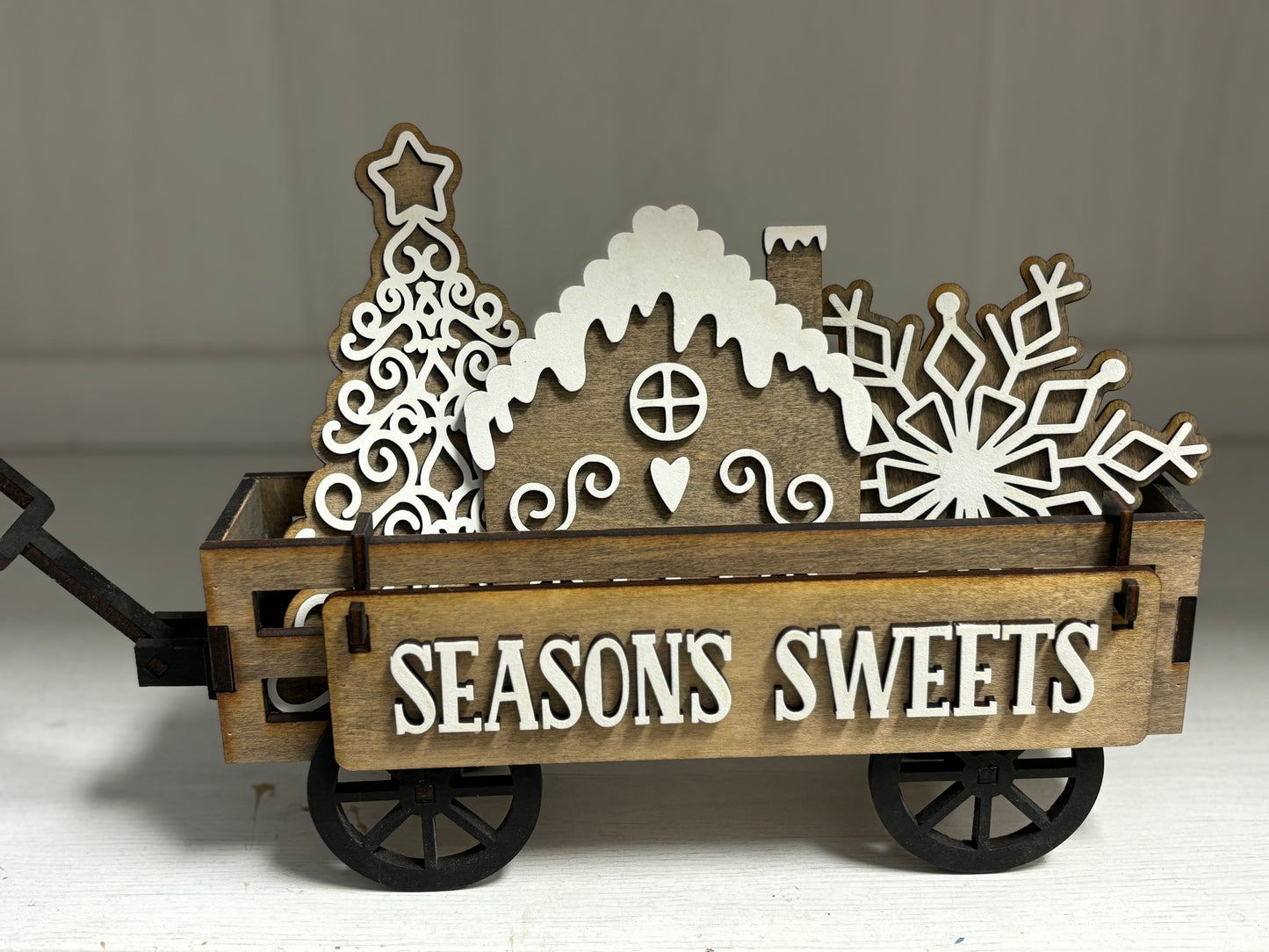 Season’s sweets wagon/shelf set