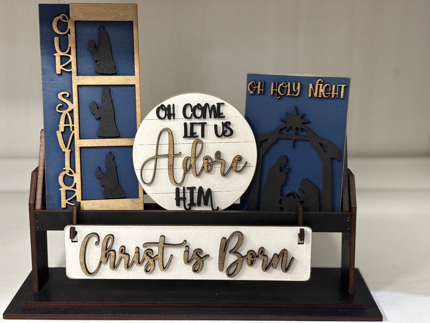 Christ is born wagon/shelf set
