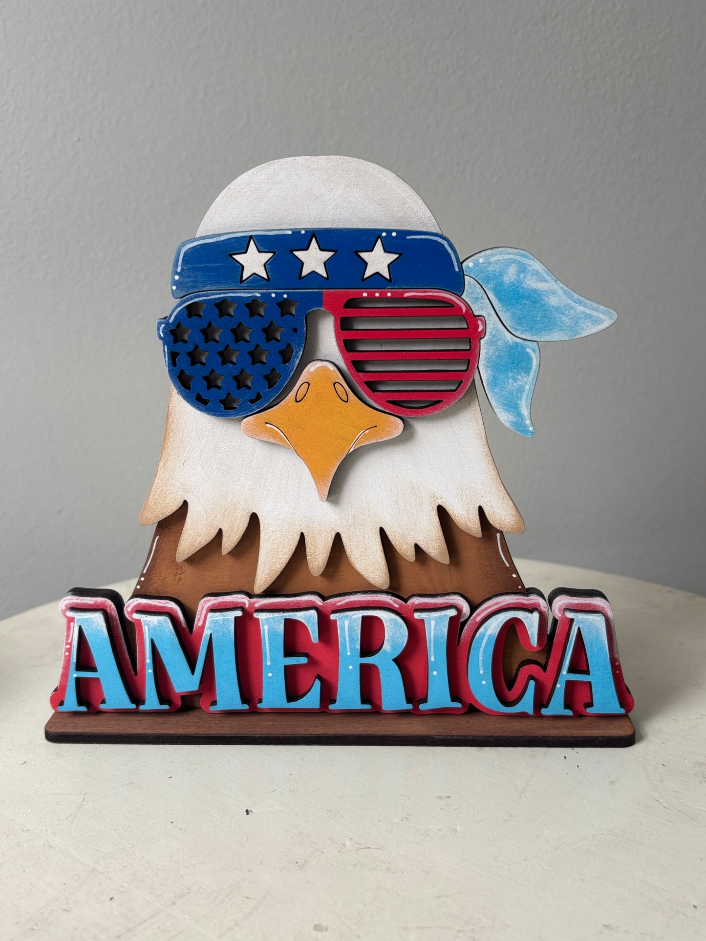 Mini standing patriotic eagles